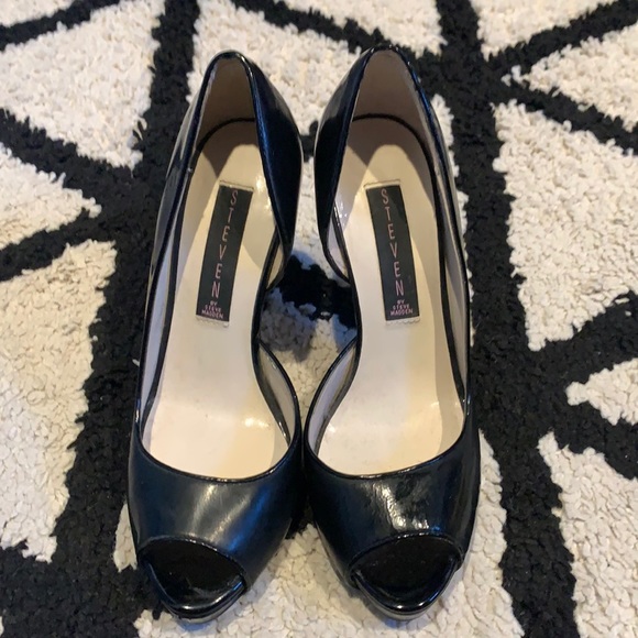 Black, used, good condition Steven by Steve Madden black heels. Size 6 - Picture 1 of 6